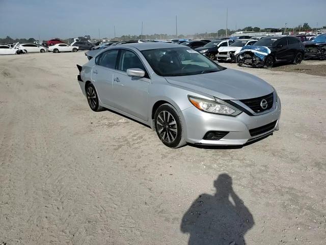 2017 Nissan Altima - Image 10