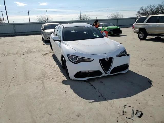 2019 Alfa Romeo Stelvio - Image 10