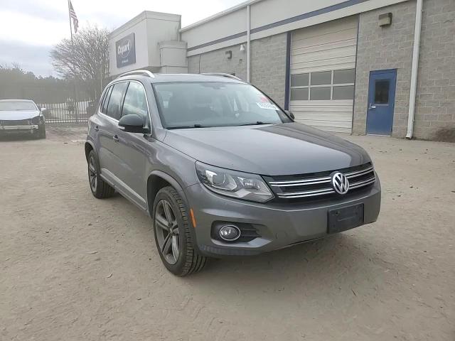 2017 Volkswagen Tiguan - Image 11