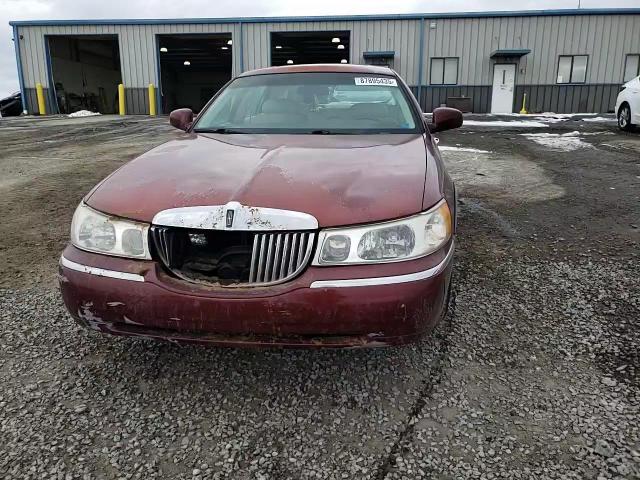 1998 Lincoln Town Car Cartier VIN: 1LNFM83W9WY725910 Lot: 87895435