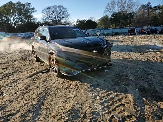 2022 Toyota Highlander - Image 12