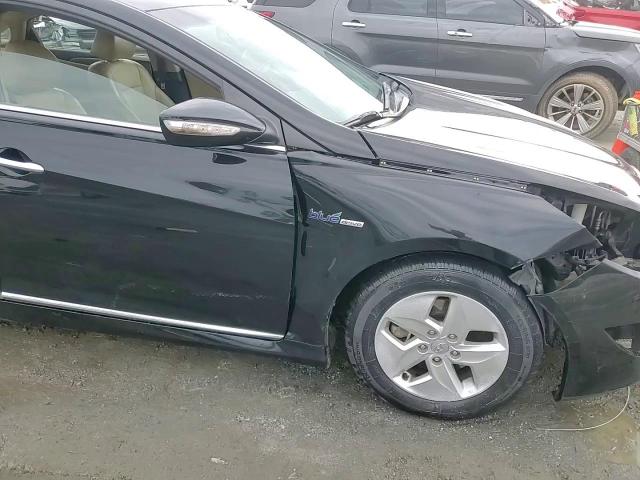 2012 Hyundai Sonata - Image 13