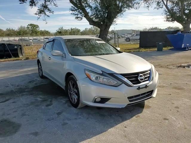 2016 Nissan Altima - Image 11