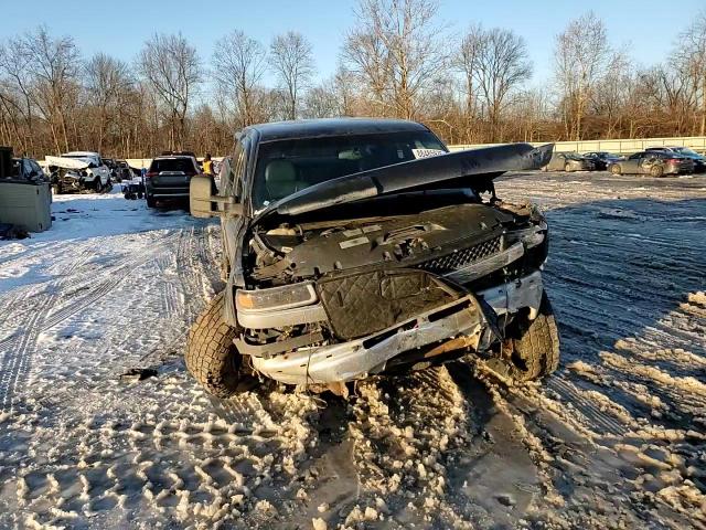 2002 Chevrolet Silverado - Image 11