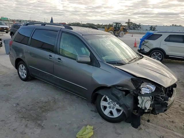 2004 Toyota Sienna - Image 12