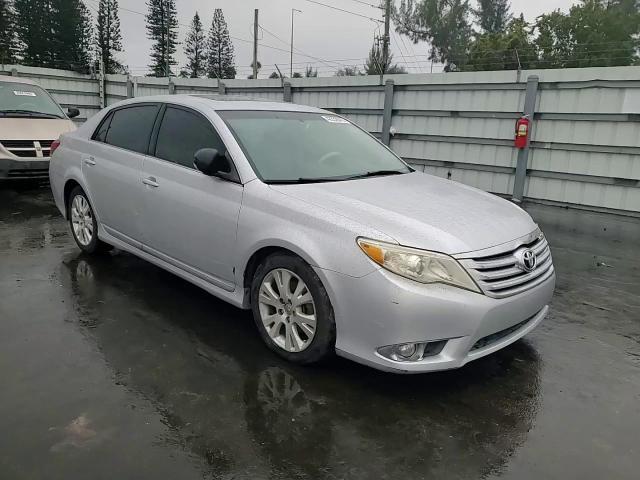 2011 Toyota Avalon - Image 11
