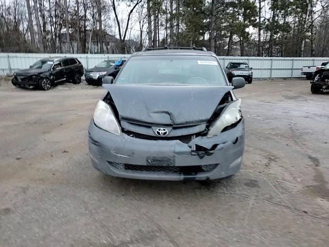 2006 Toyota Sienna - Image 11