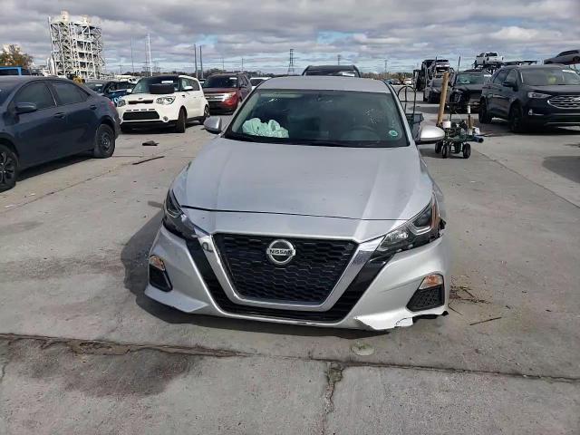2020 Nissan Altima - Image 10