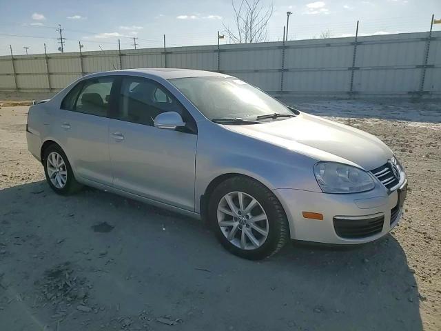 2010 Volkswagen Jetta - Image 11