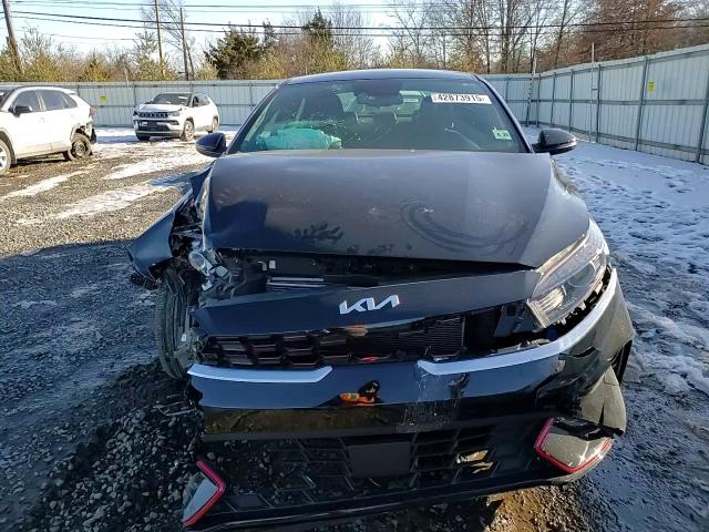 2024 Kia Forte - Image 11