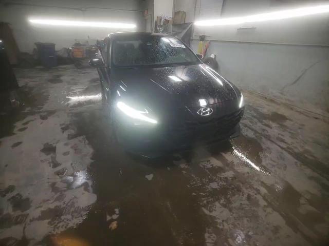 2023 Hyundai Elantra - Image 13