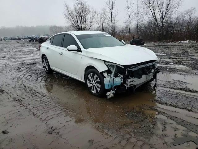2020 Nissan Altima - Image 11