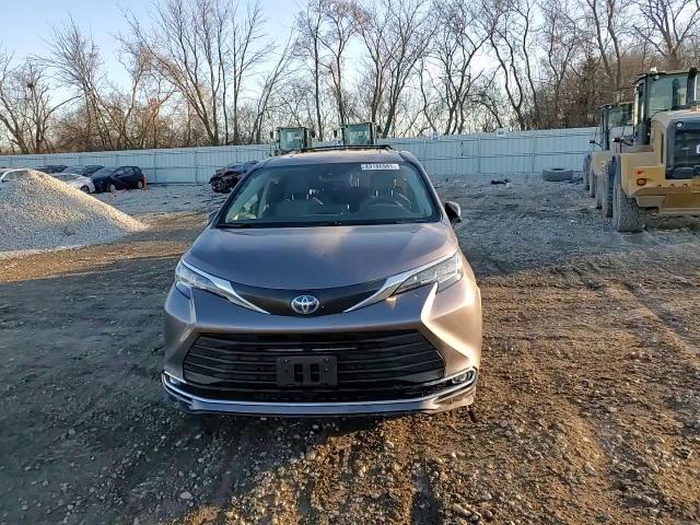 2022 Toyota Sienna - Image 14