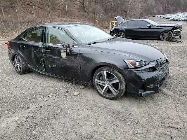 2018 Lexus IS - Image 13