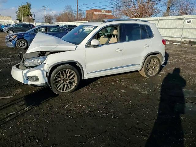 2015 Volkswagen Tiguan - Image 11