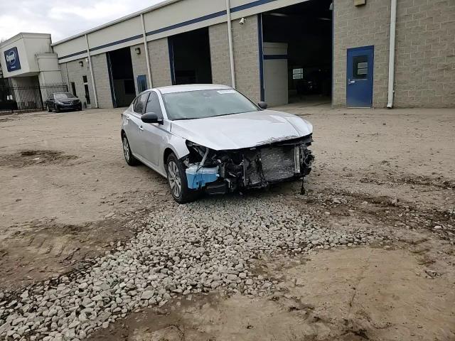 2024 Nissan Altima - Image 10