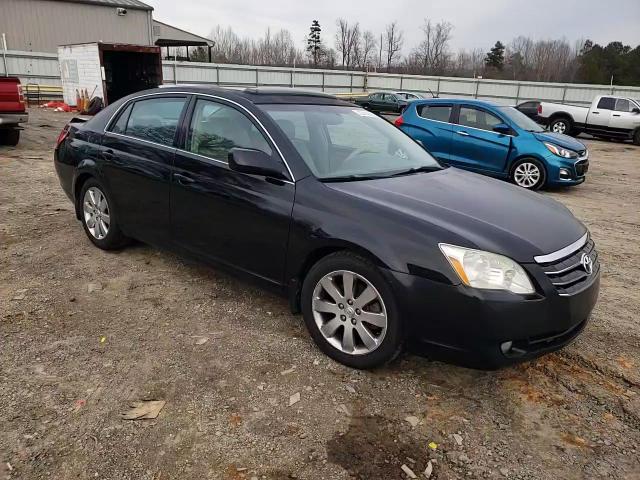 2005 Toyota Avalon - Image 11