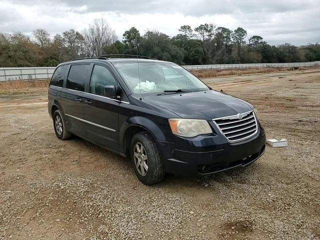 2010 Chrysler Town & Country - Image 11