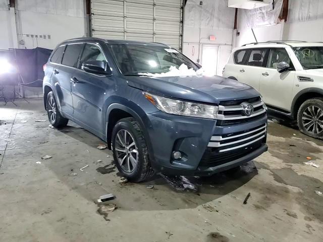 2017 Toyota Highlander - Image 12