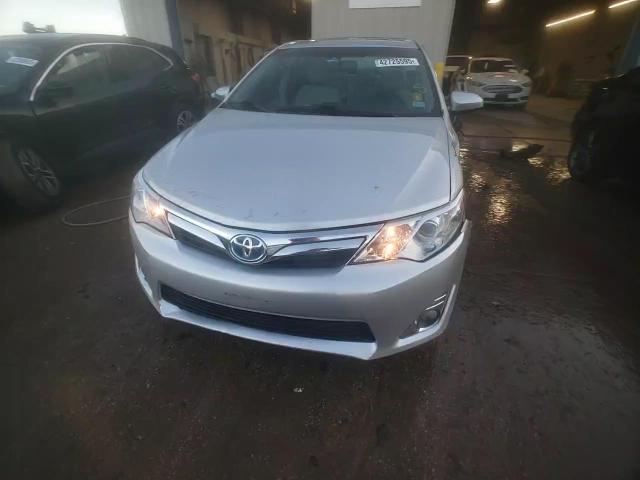 2014 Toyota Camry - Image 13