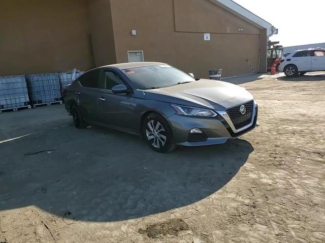 2021 Nissan Altima - Image 11