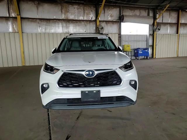 2021 Toyota Highlander - Image 11