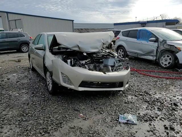 2014 Toyota Camry - Image 13
