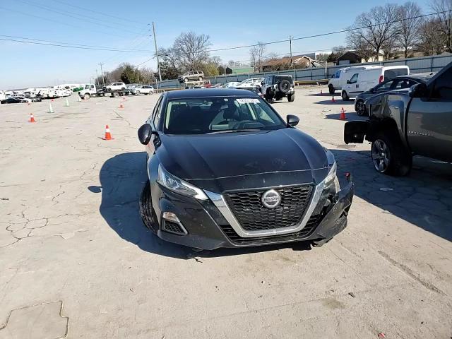 2021 Nissan Altima - Image 13