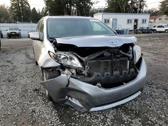 2011 Toyota Sienna - Image 11