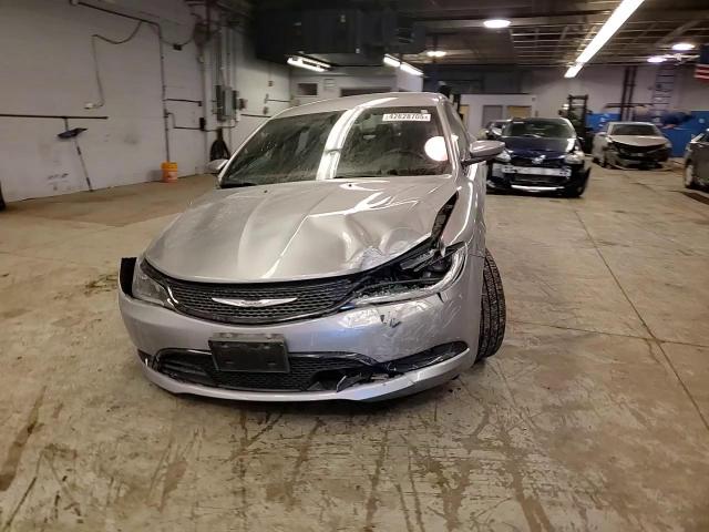 2016 Chrysler 200 - Image 10