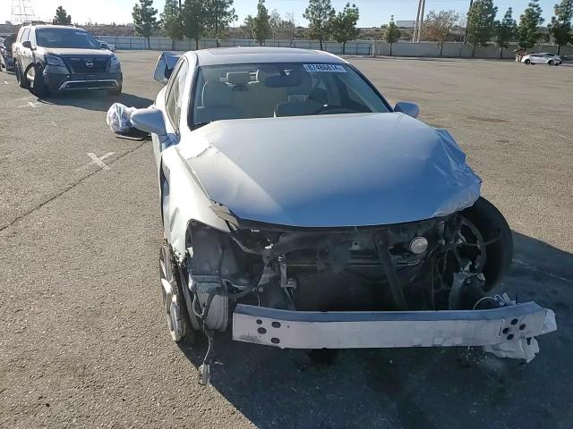 2011 Lexus IS - Image 10