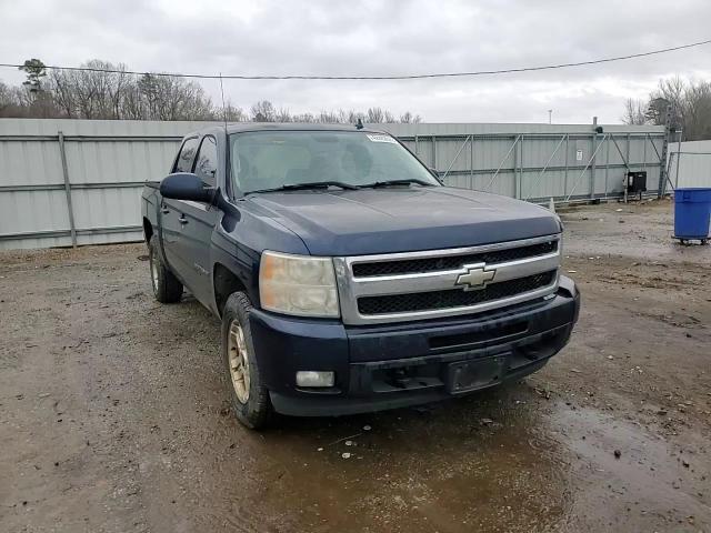 2010 Chevrolet Silverado - Image 11