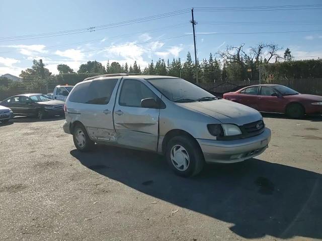 2001 Toyota Sienna - Image 12