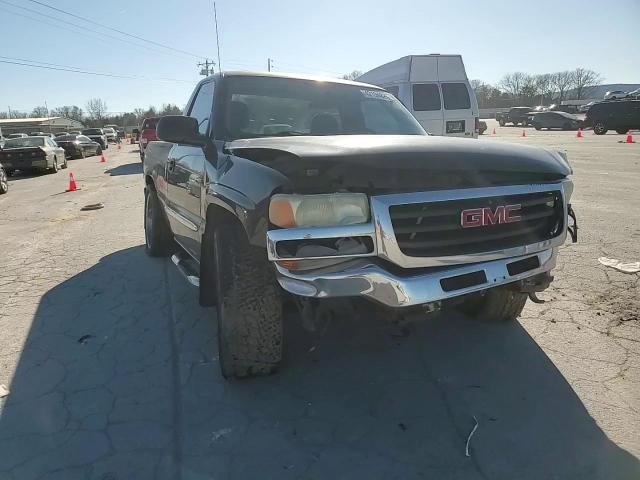 2004 GMC Sierra - Image 11