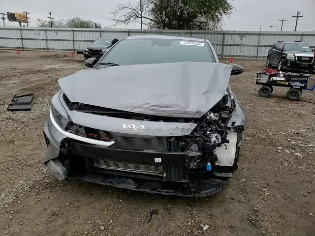 2023 Kia Forte - Image 11