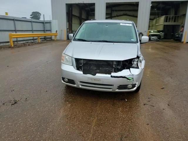 2010 Dodge Caravan - Image 11