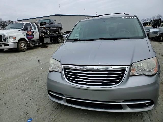 2013 Chrysler Town & Country - Image 12