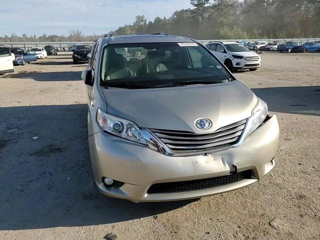 2017 Toyota Sienna - Image 12