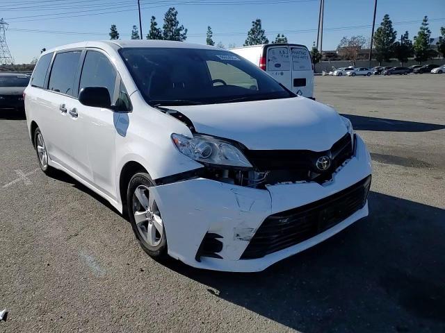 2020 Toyota Sienna - Image 11