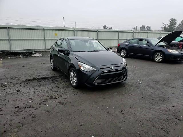 2017 Toyota Yaris - Image 11