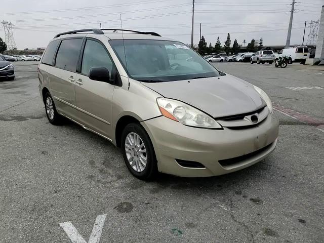 2010 Toyota Sienna - Image 11