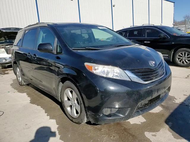 2015 Toyota Sienna - Image 14