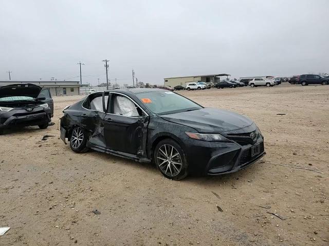 2022 Toyota Camry - Image 10
