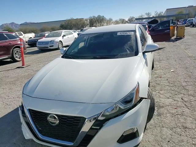 2020 Nissan Altima - Image 11