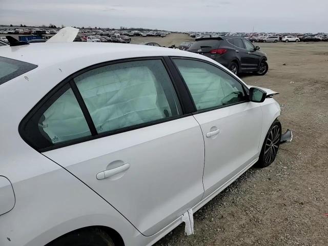 2016 Volkswagen Jetta - Image 10