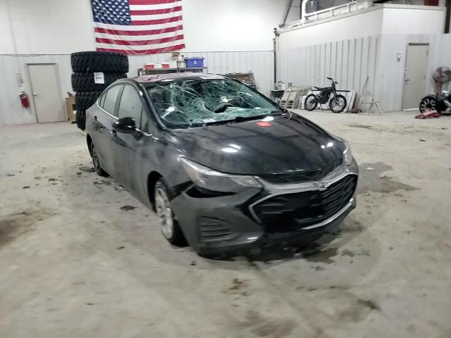 2019 Chevrolet Cruze - Image 10