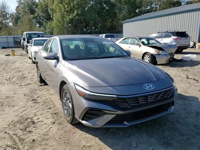 2024 Hyundai Elantra - Image 13