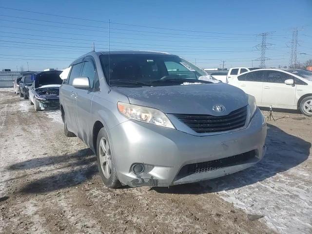 2011 Toyota Sienna - Image 12