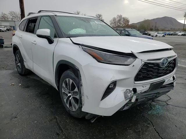 2022 Toyota Highlander - Image 11