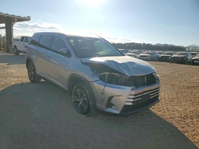 2019 Toyota Highlander - Image 12